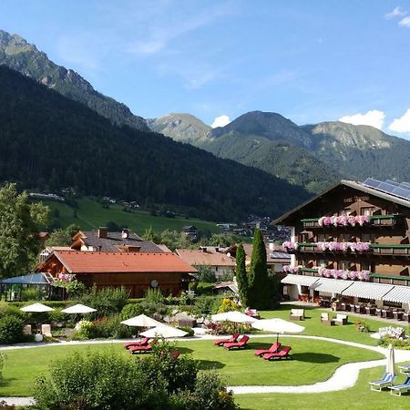 Familien- & Vitalhotel Auenhof Fulpmes Bagian luar foto
