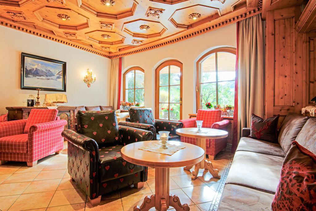 Familien- & Vitalhotel Auenhof Fulpmes Bagian luar foto