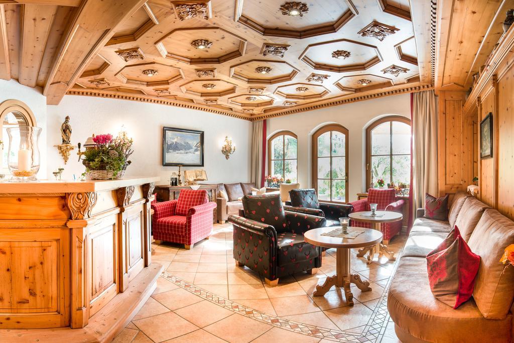 Familien- & Vitalhotel Auenhof Fulpmes Bagian luar foto