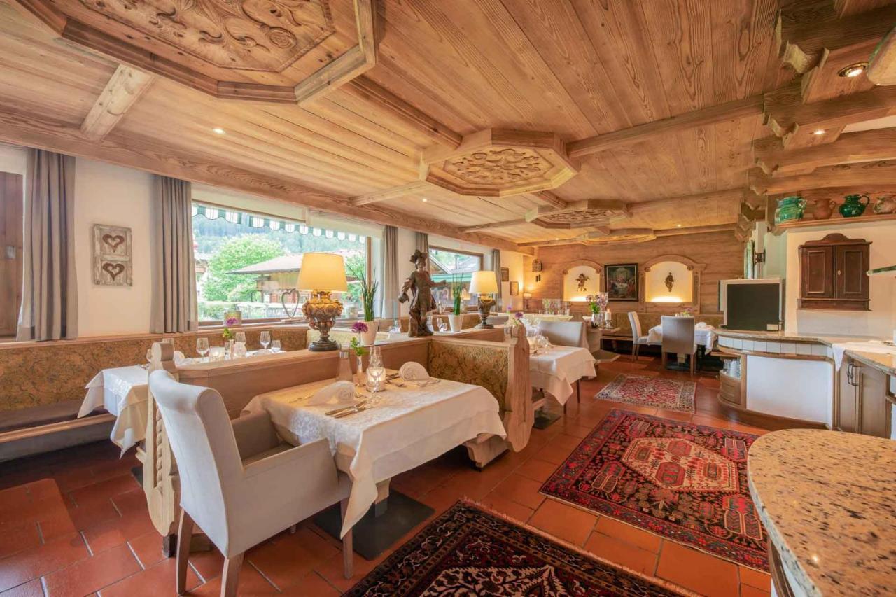 Familien- & Vitalhotel Auenhof Fulpmes Bagian luar foto