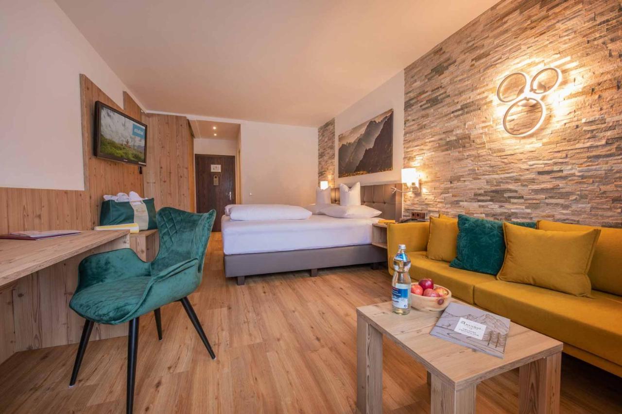 Familien- & Vitalhotel Auenhof Fulpmes Bagian luar foto