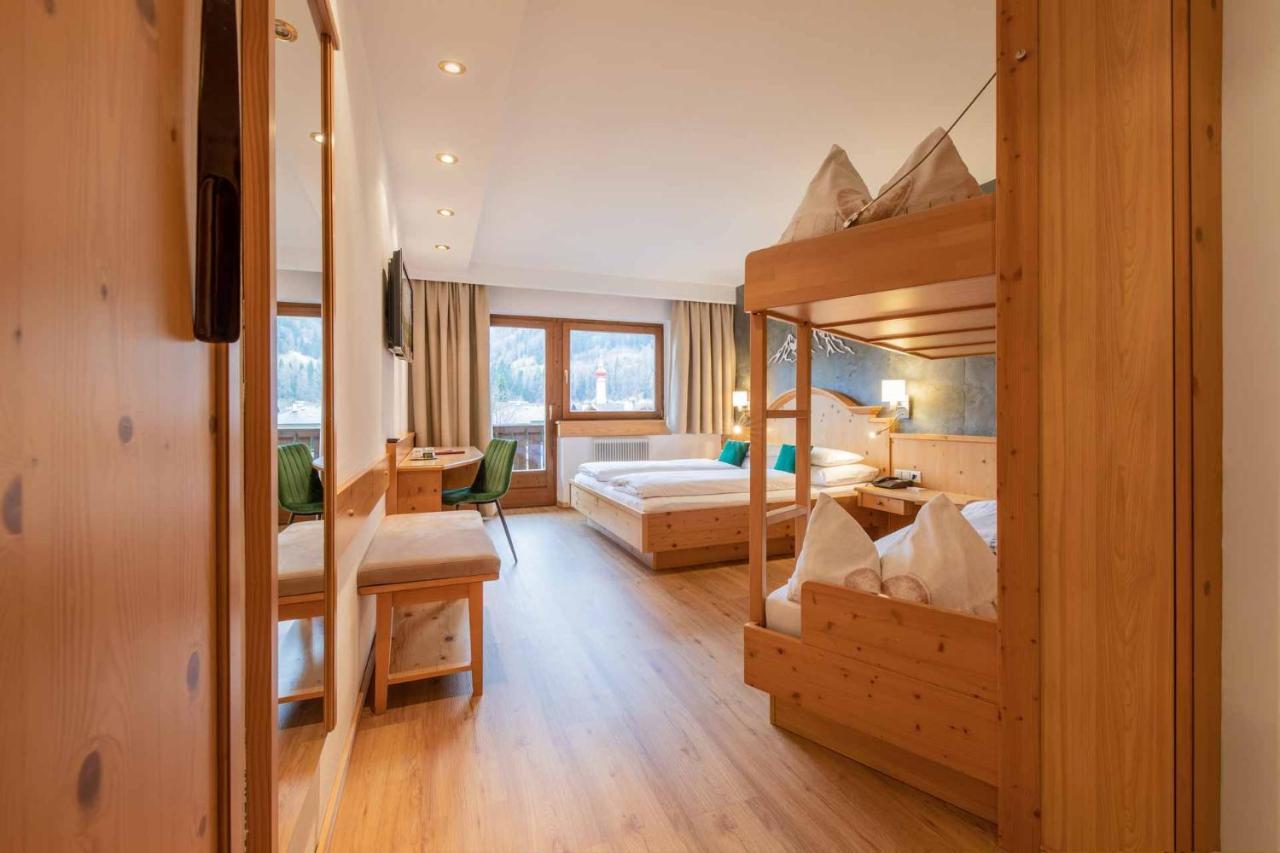 Familien- & Vitalhotel Auenhof Fulpmes Bagian luar foto