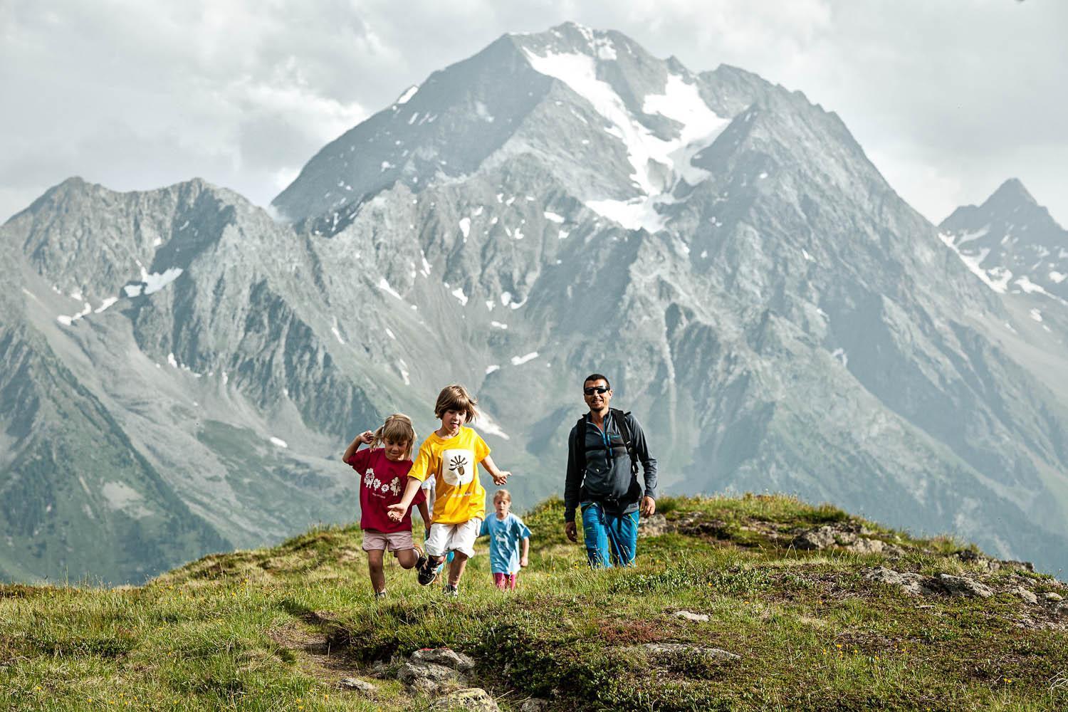 Familien- & Vitalhotel Auenhof Fulpmes Bagian luar foto