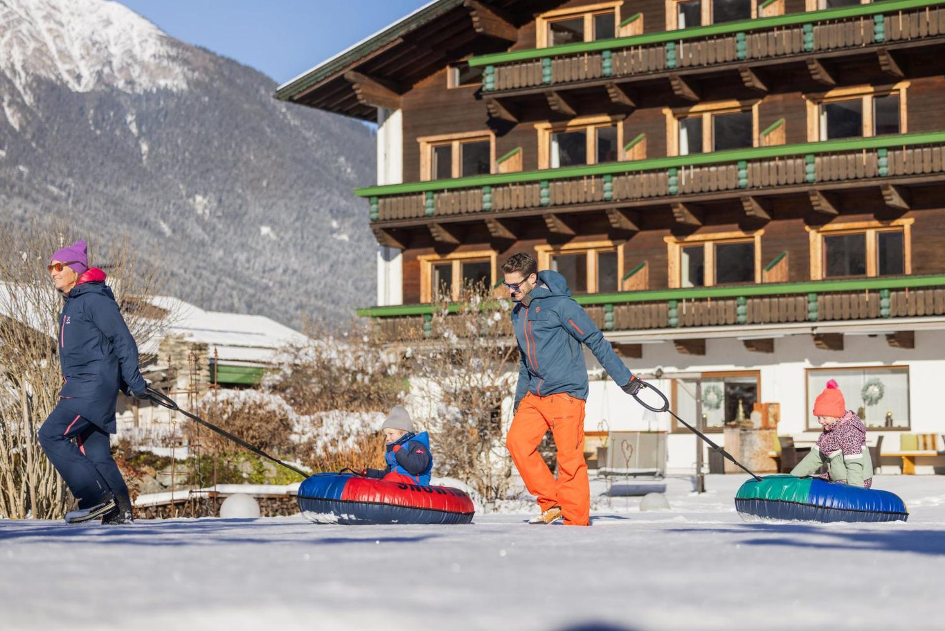Familien- & Vitalhotel Auenhof Fulpmes Bagian luar foto