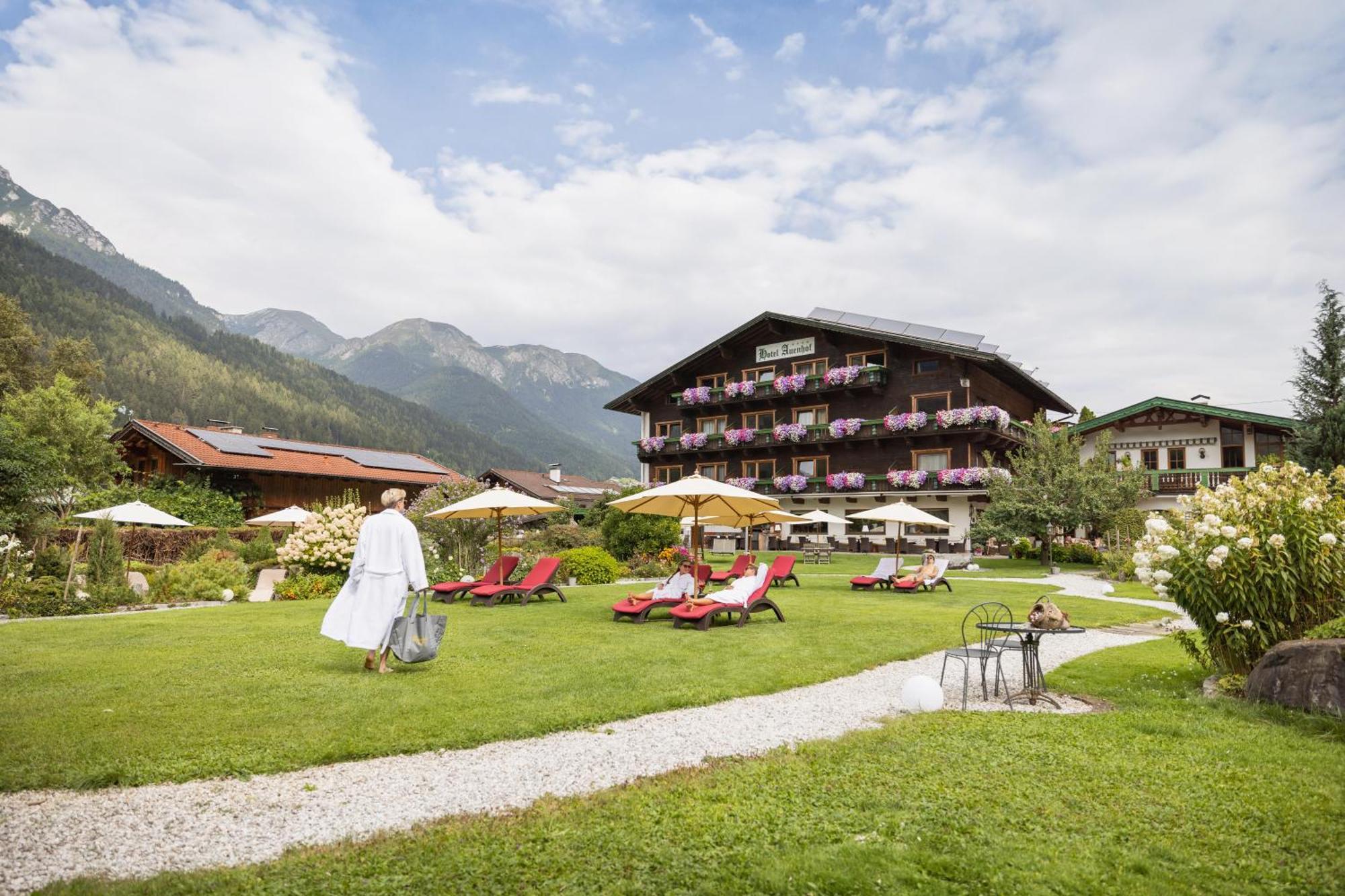 Familien- & Vitalhotel Auenhof Fulpmes Bagian luar foto