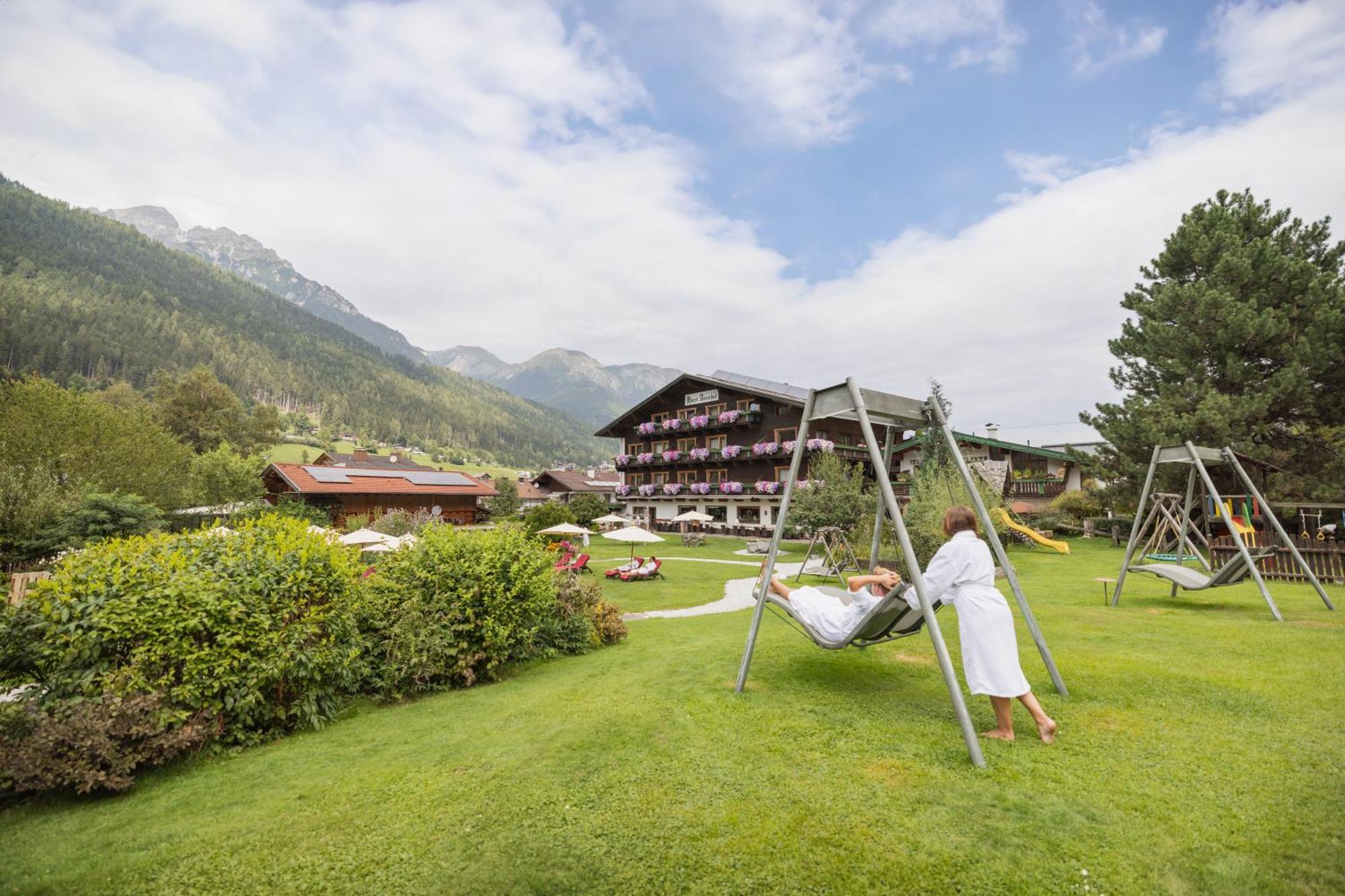 Familien- & Vitalhotel Auenhof Fulpmes Bagian luar foto
