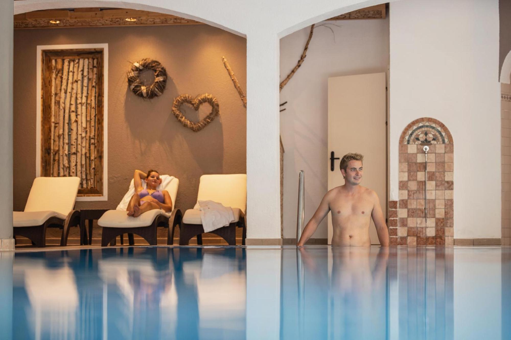 Familien- & Vitalhotel Auenhof Fulpmes Bagian luar foto